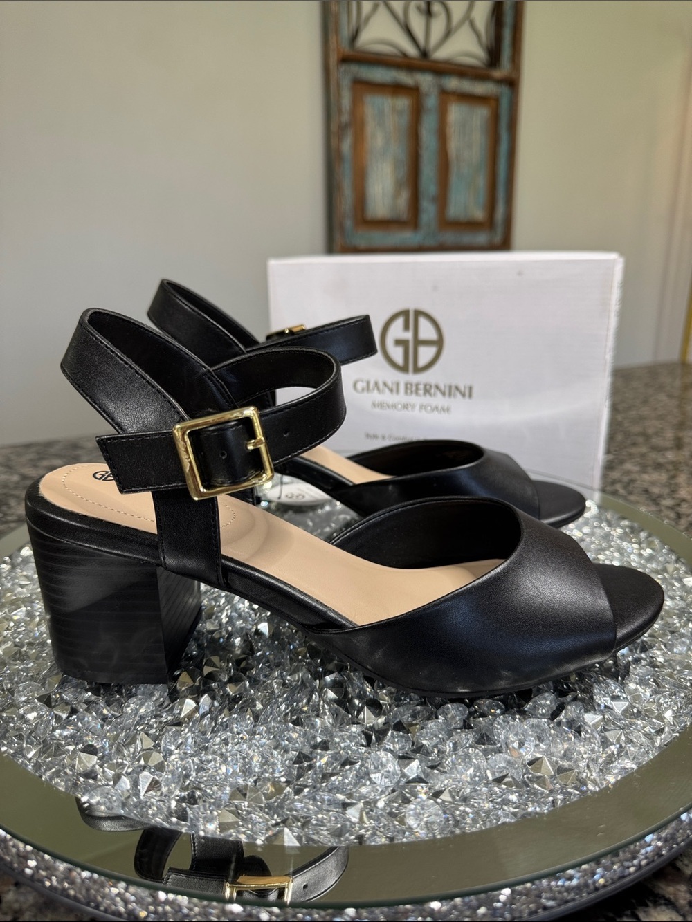 Giani Bernini Black Leather Block Heel Sandals with Gold Buckle NEW 9.5